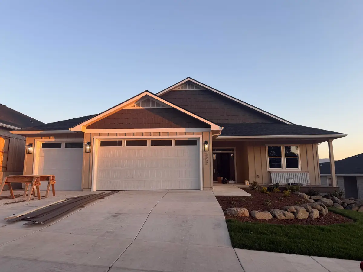 3352 Viewpoint Drive, Medford, OR 97504 - #1