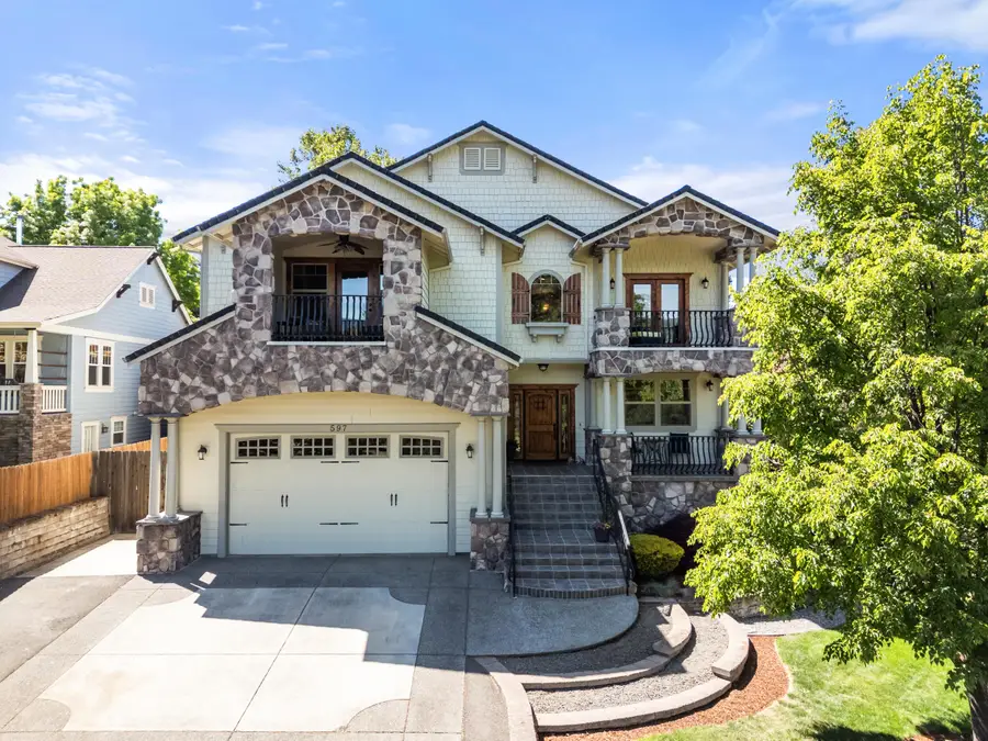 597 Pierce Road, Medford, OR 97504 - #2