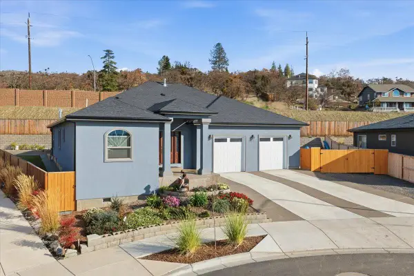 2802 High Cedars Lane, Medford, OR 97504