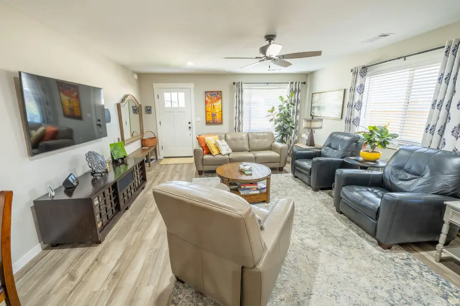 251 Christopher Way, Talent, OR 97540 - #3