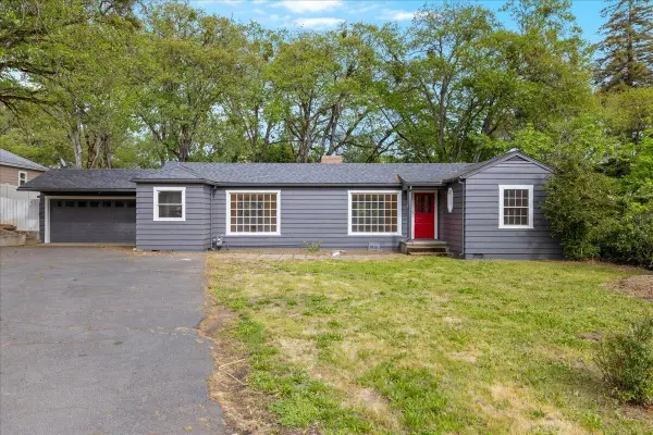71 Black Oak Drive, Medford, OR 97504