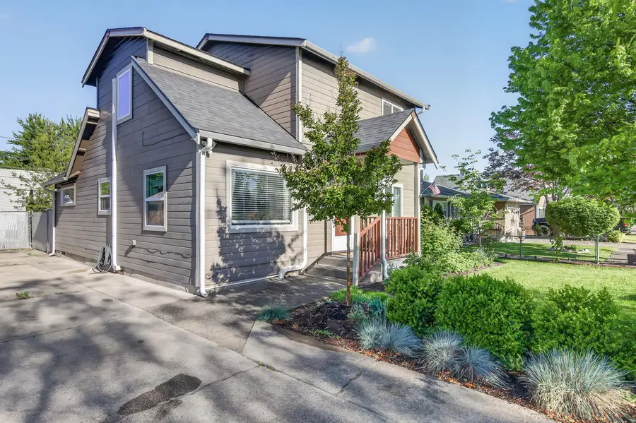323 Mary Street, Medford, OR 97504 - #2