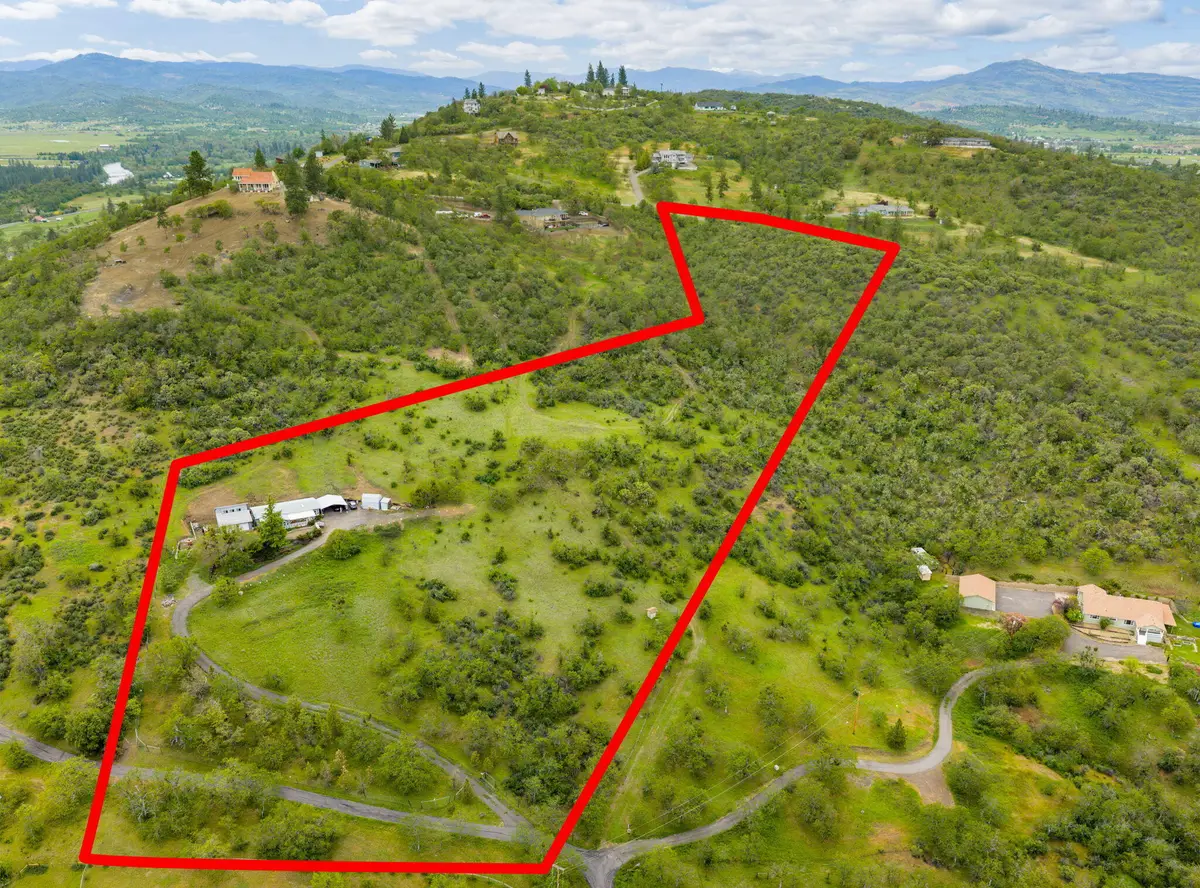 1374 W Linn Road, Eagle Point, OR 97524 - #1