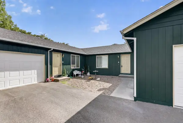 1232 W Harbeck Road, Grants Pass, OR 97527