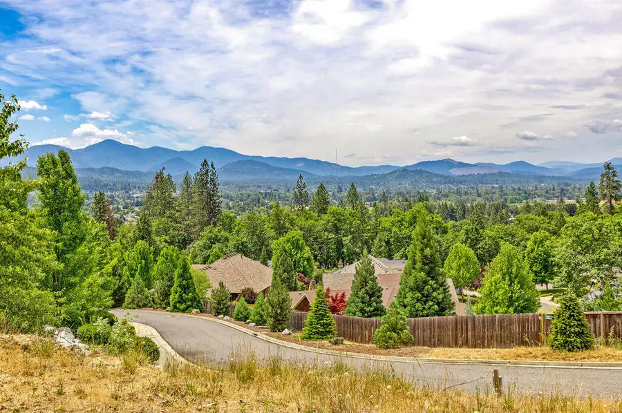166 NW Native Run Loop, Grants Pass, OR 97526 - #2