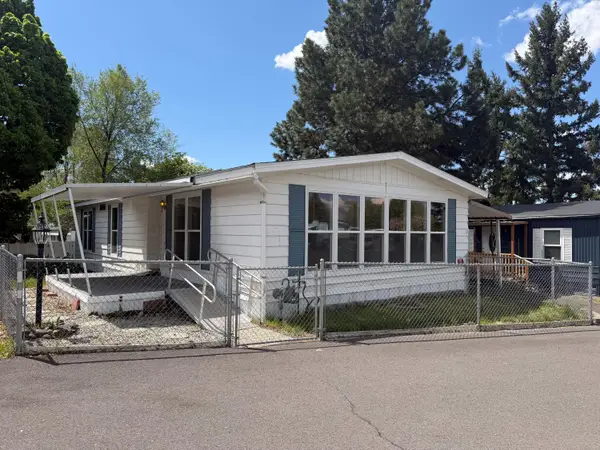 1505 Madison Street #UNIT 65, Klamath Falls, OR 97603