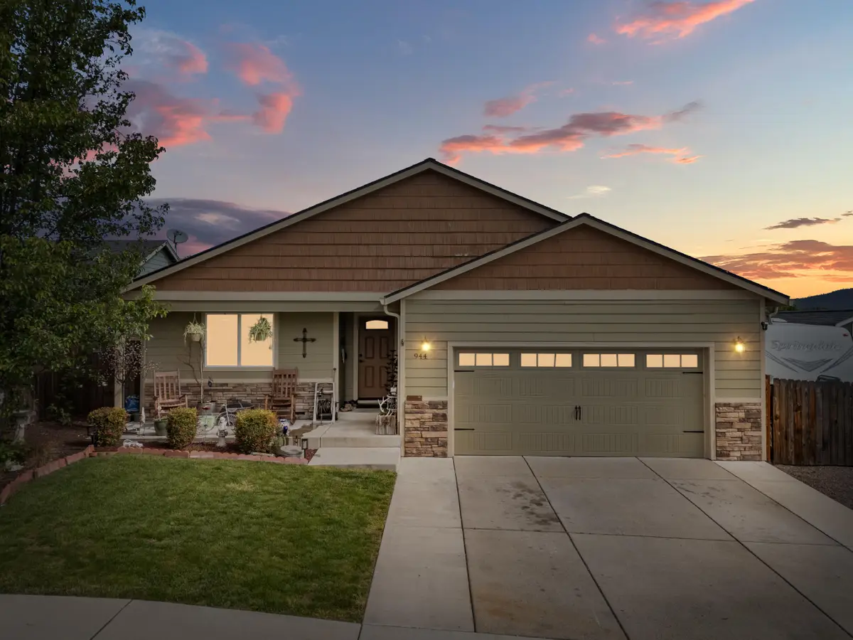 944 Stonewater Drive, Eagle Point, OR 97524 - #1