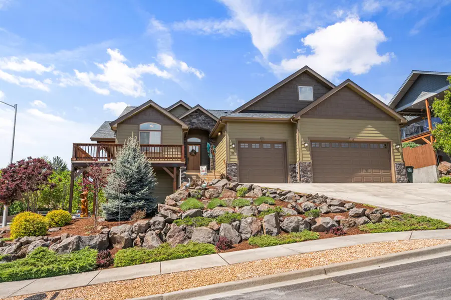 22 Terra Linda Court, Eagle Point, OR 97524 - #2