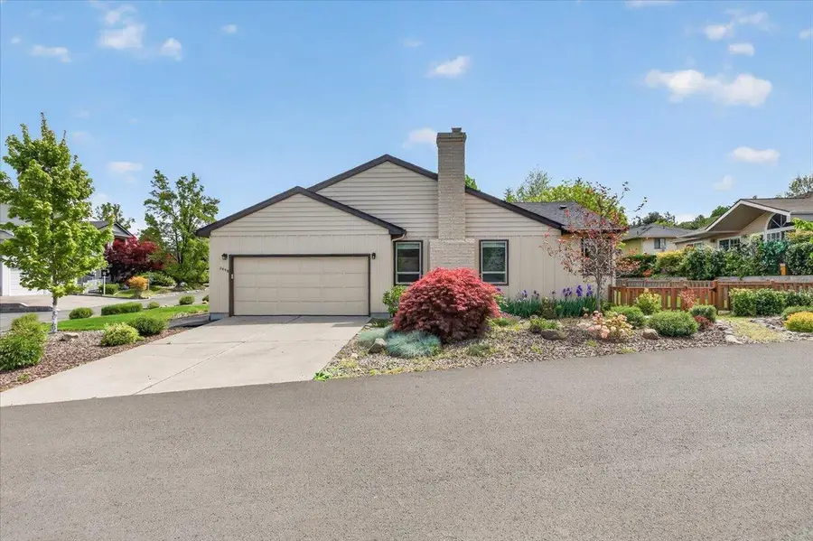 2458 Republic Way, Medford, OR 97504 - #3