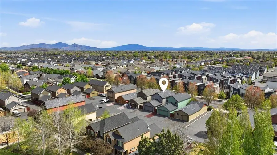 437 NW 27th Street, Redmond, OR 97756 - #3