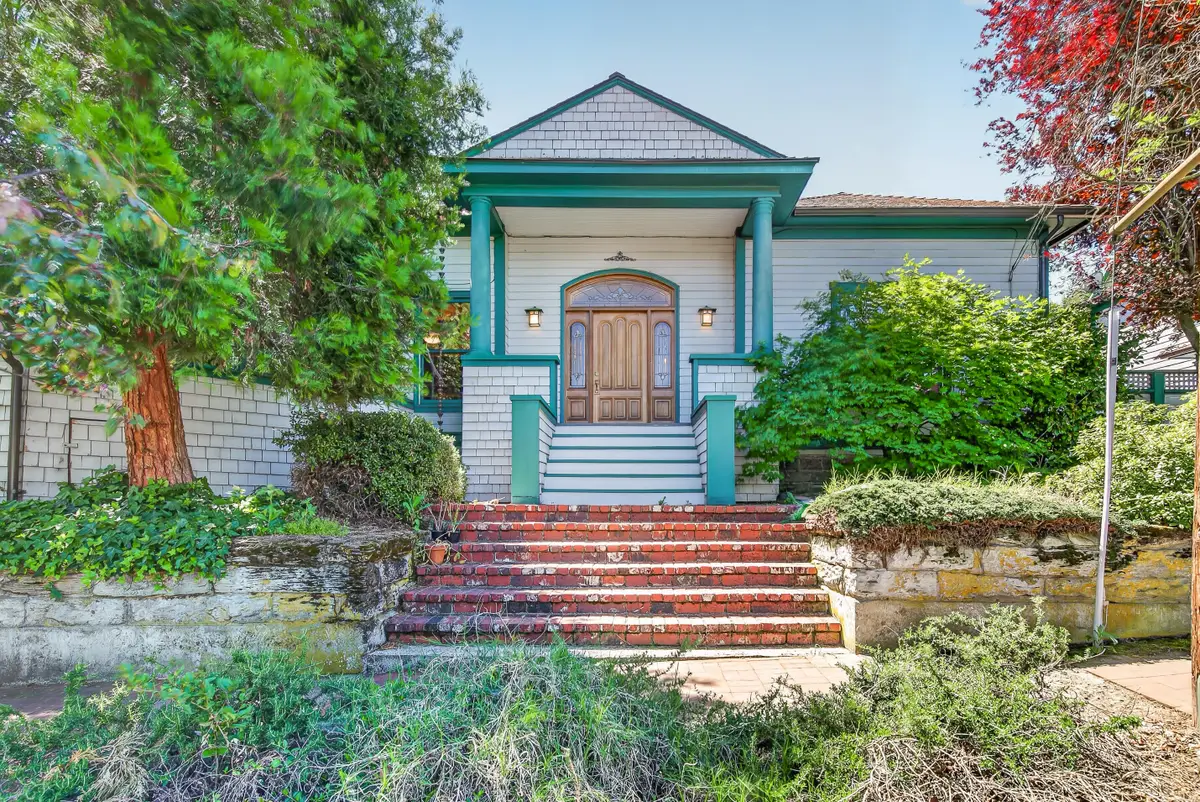 19 Gresham Street, Ashland, OR 97520 - #1