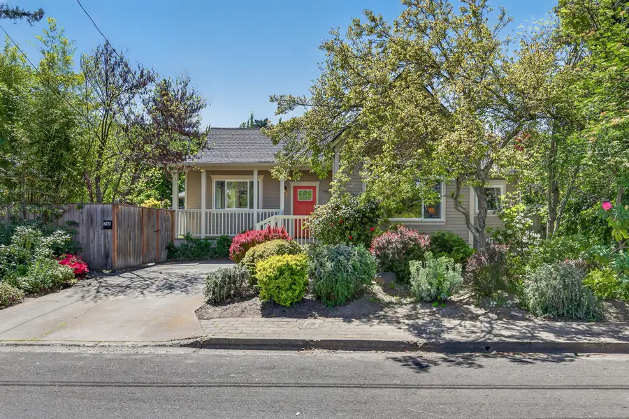 746 C Street, Ashland, OR 97520 - #3