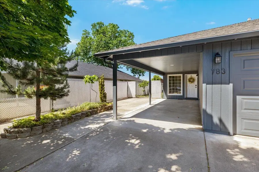 783 Columbine Way, Central Point, OR 97502 - #3