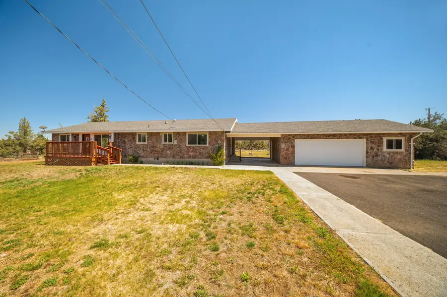 3890 NW 25th Street, Redmond, OR 97756 - #3