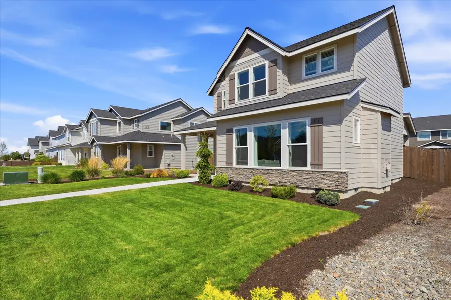 748 NW 27th Street, Redmond, OR 97756 - #2