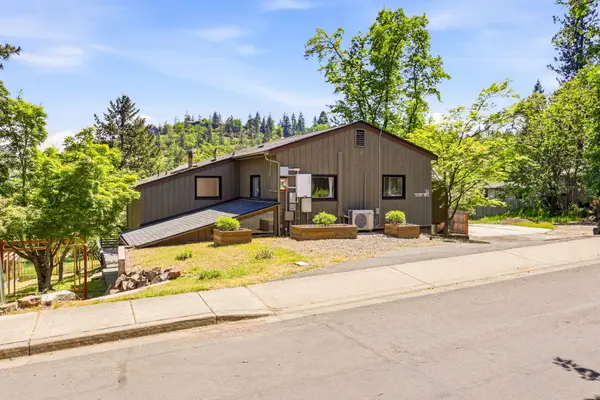 34 Scenic Drive, Ashland, OR 97520