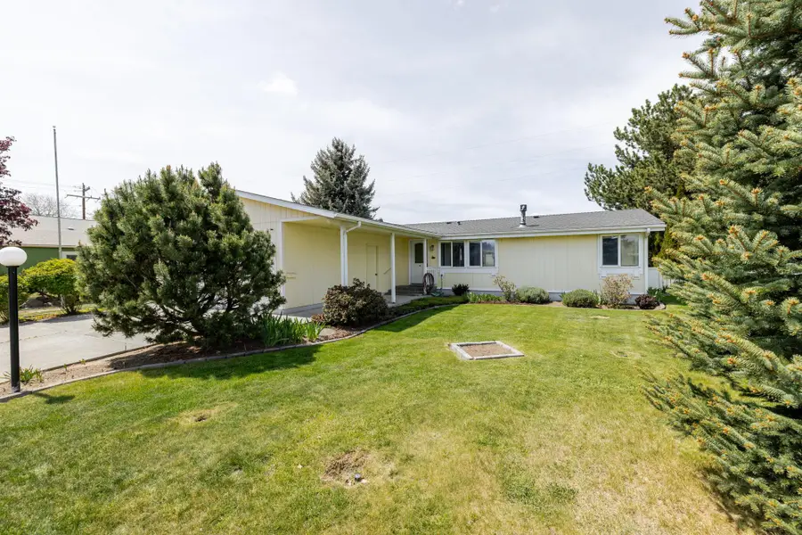 1645 NE 6th Street, Redmond, OR 97756 - #2
