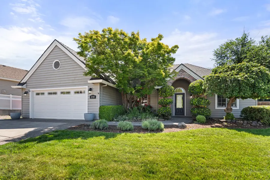 2738 Kerrisdale Ridge Drive, Medford, OR 97504 - #2