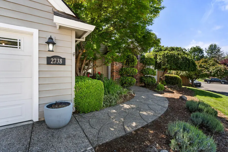 2738 Kerrisdale Ridge Drive, Medford, OR 97504 - #3
