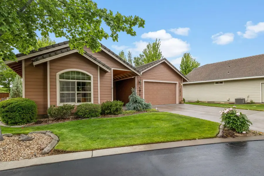 1945 NW 18th Street, Redmond, OR 97756 - #2