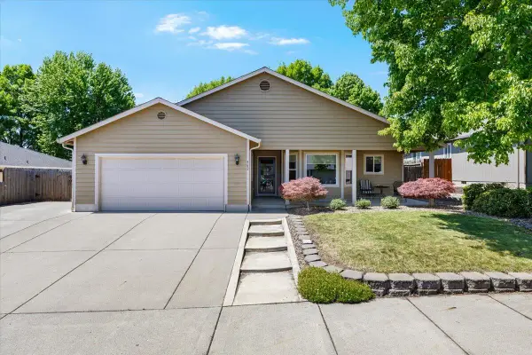 962 Ridgeview Drive, Eagle Point, OR 97524