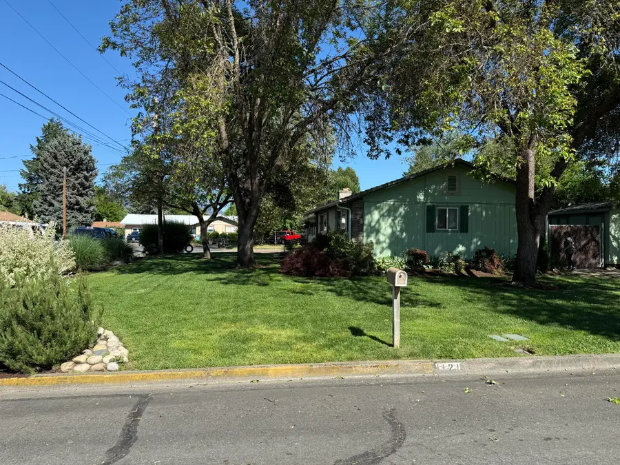 1121 SW Cottonwood Street, Grants Pass, OR 97526 - #3