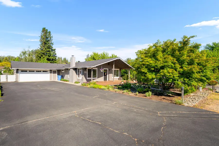 2094 Montgomery Lane, Grants Pass, OR 97527 - #2