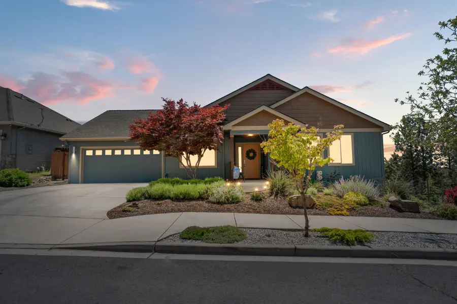 1008 Azure Way, Eagle Point, OR 97524 - #3