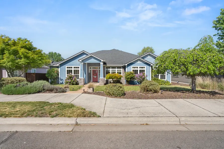 262 Robert Trent Jones Boulevard, Eagle Point, OR 97524 - #2