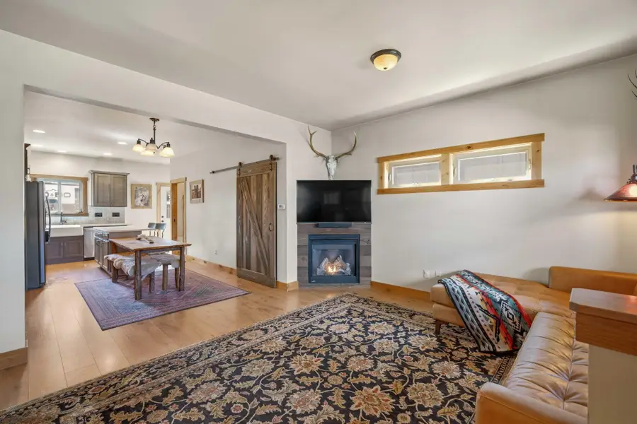 353 E Aspenwood Avenue, Sisters, OR 97759 - #3