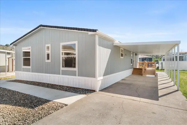 4729 S Pacific Highway #32, Phoenix, OR 97535