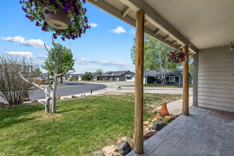 648 NE Cougar Loop, Prineville, OR 97754 - #3