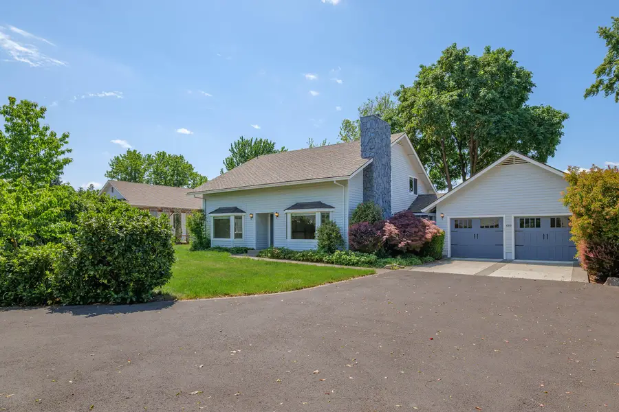 1089 Brookdale Avenue, Medford, OR 97504 - #2