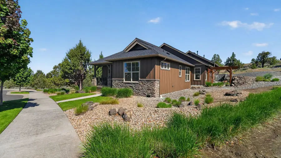 1202 SE Yarrow Avenue, Madras, OR 97741 - #3