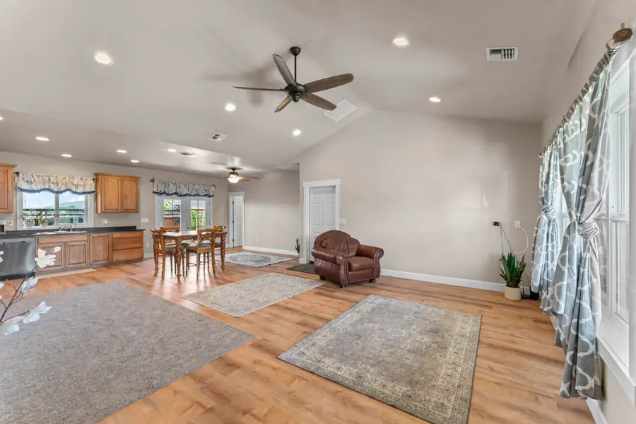 412 Barnum Drive, Phoenix, OR 97535 - #3