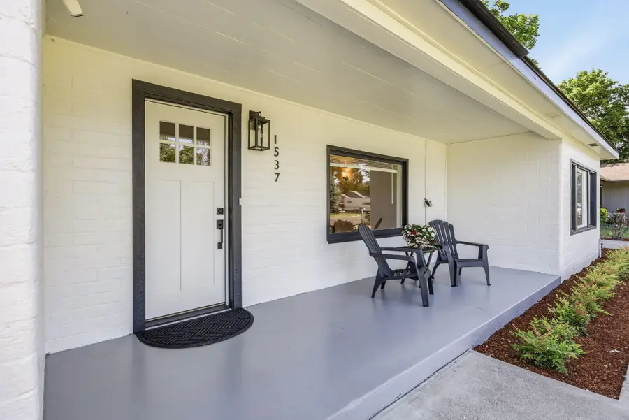 1537 Cloverlawn Drive, Grants Pass, OR 97527 - #2