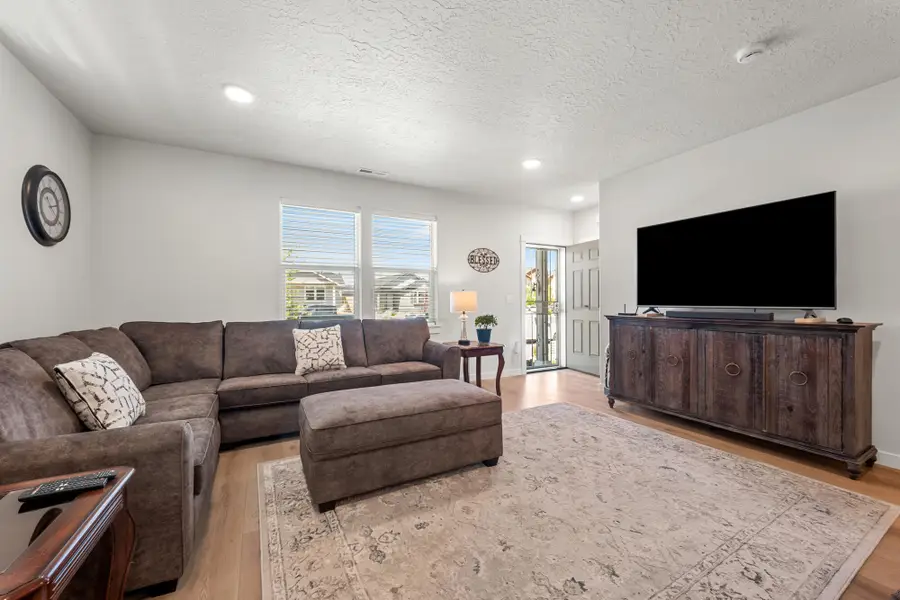 3734 SW Lava Place, Redmond, OR 97756 - #3