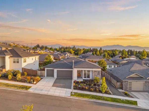 3274 Sky Way, Medford, OR 97504