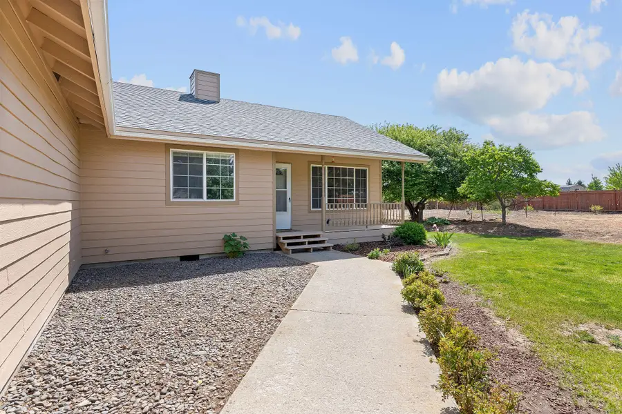 1945 NE Gentry, Madras, OR 97741 - #3