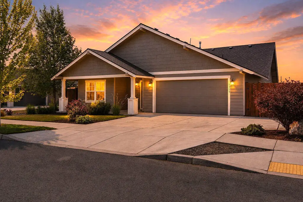 1717 NE 3rd Court, Redmond, OR 97756 - #1
