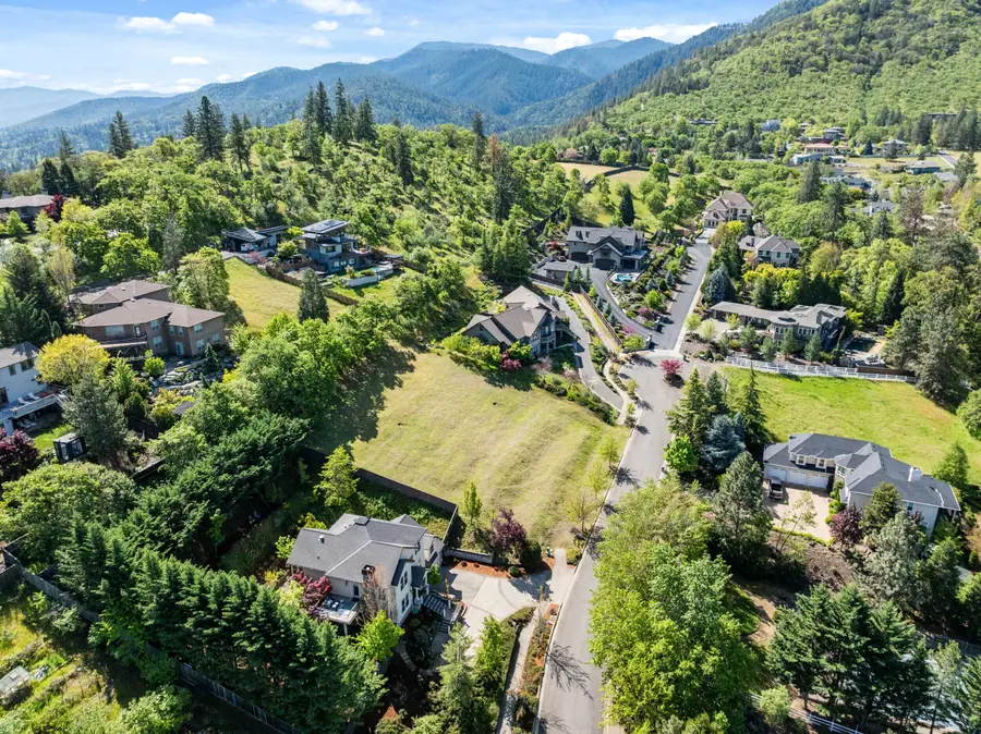 168 Sunnyview Street, Ashland, OR 97520 - #3