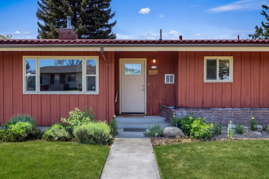 176 SE Hillcrest Street, Madras, OR 97741 - #3