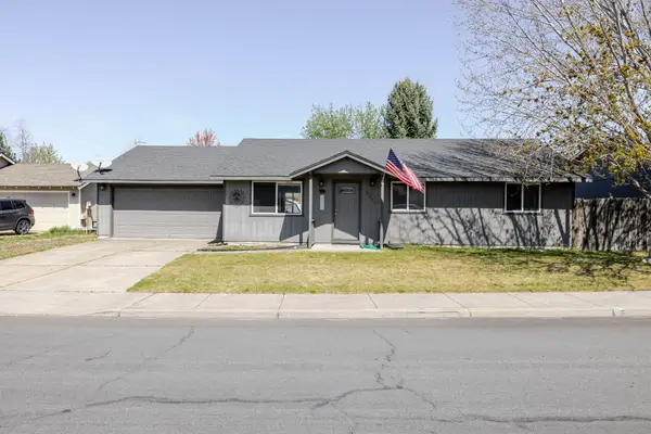 3211 SW Salmon Avenue, Redmond, OR 97756