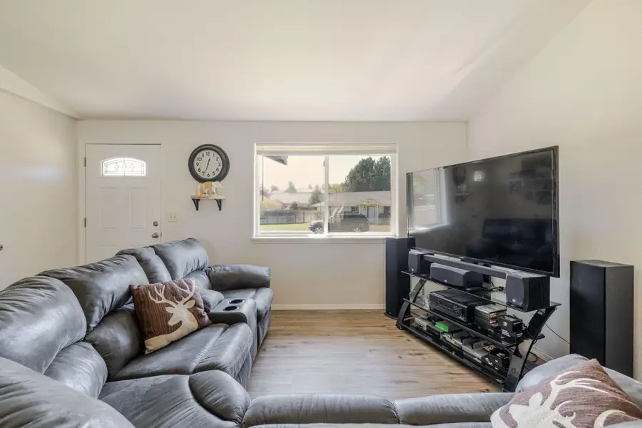 3211 SW Salmon Avenue, Redmond, OR 97756 - #2