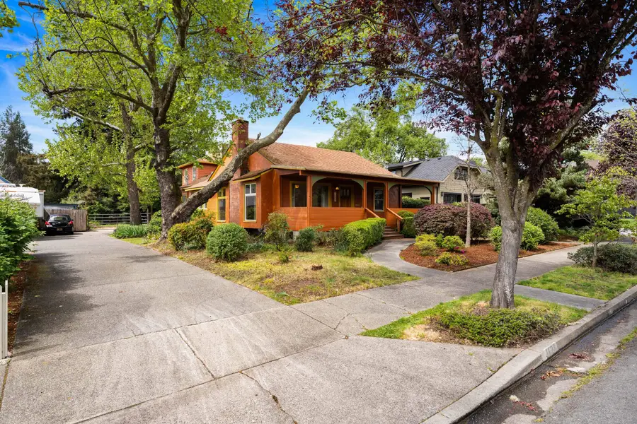 1432 NW Lawnridge Avenue, Grants Pass, OR 97526 - #3