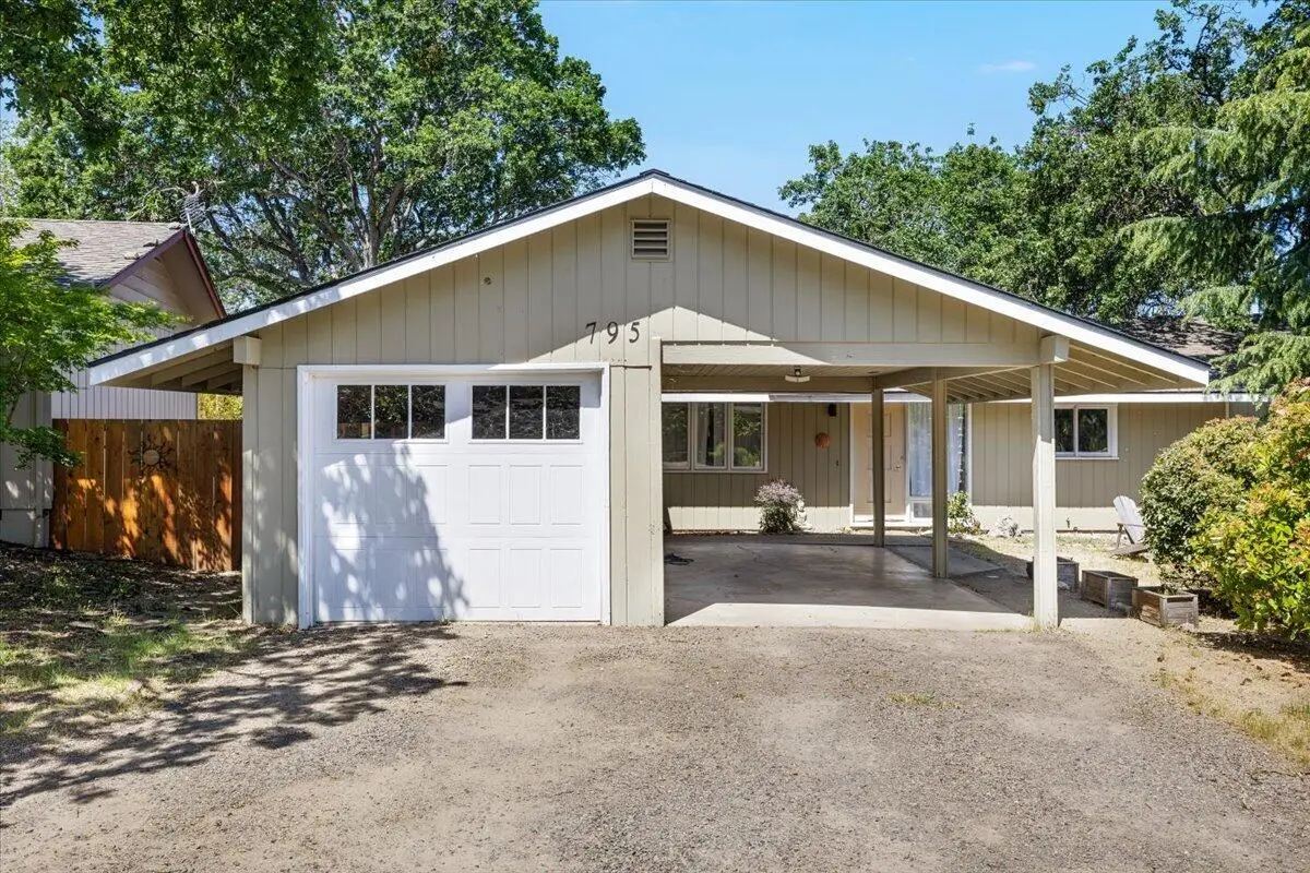 795 Twin Pines Circle, Ashland, OR 97520 - #1
