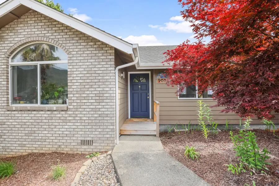 905 NW Regent Drive, Grants Pass, OR 97526 - #3