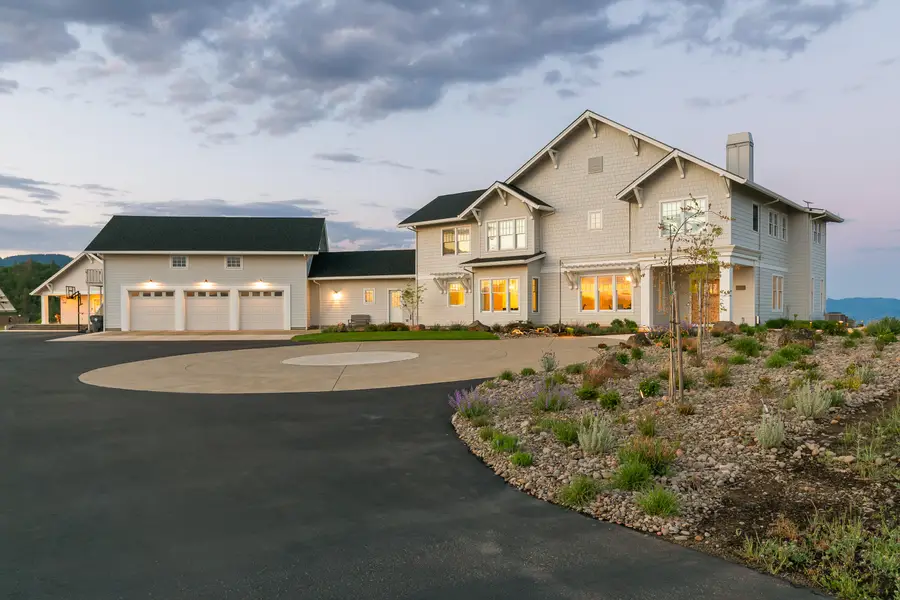 6081 Hillcrest Road, Medford, OR 97504 - #2
