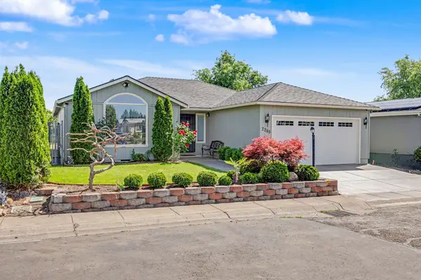 2200 Lara Lane, Central Point, OR 97502