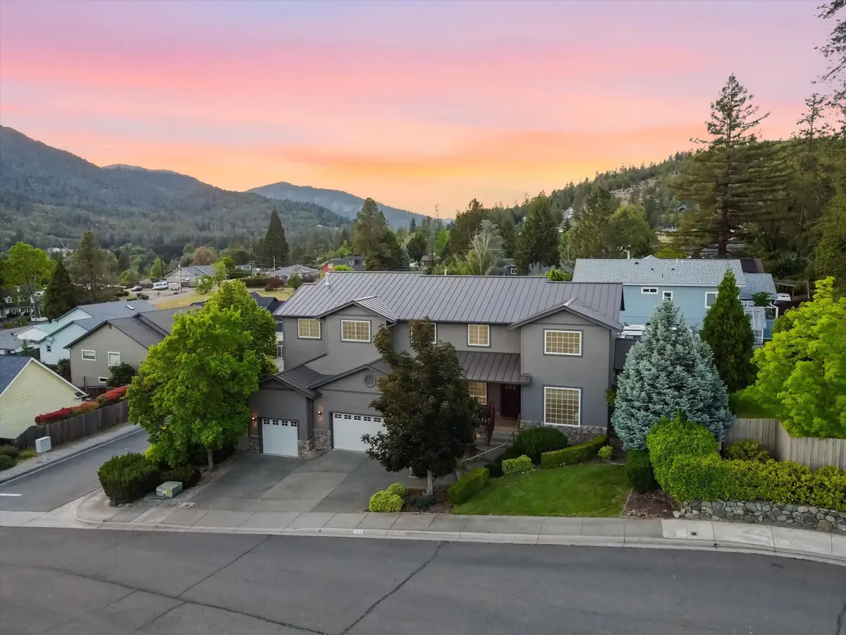 305 Woodville Way, Rogue River, OR 97537 - #1